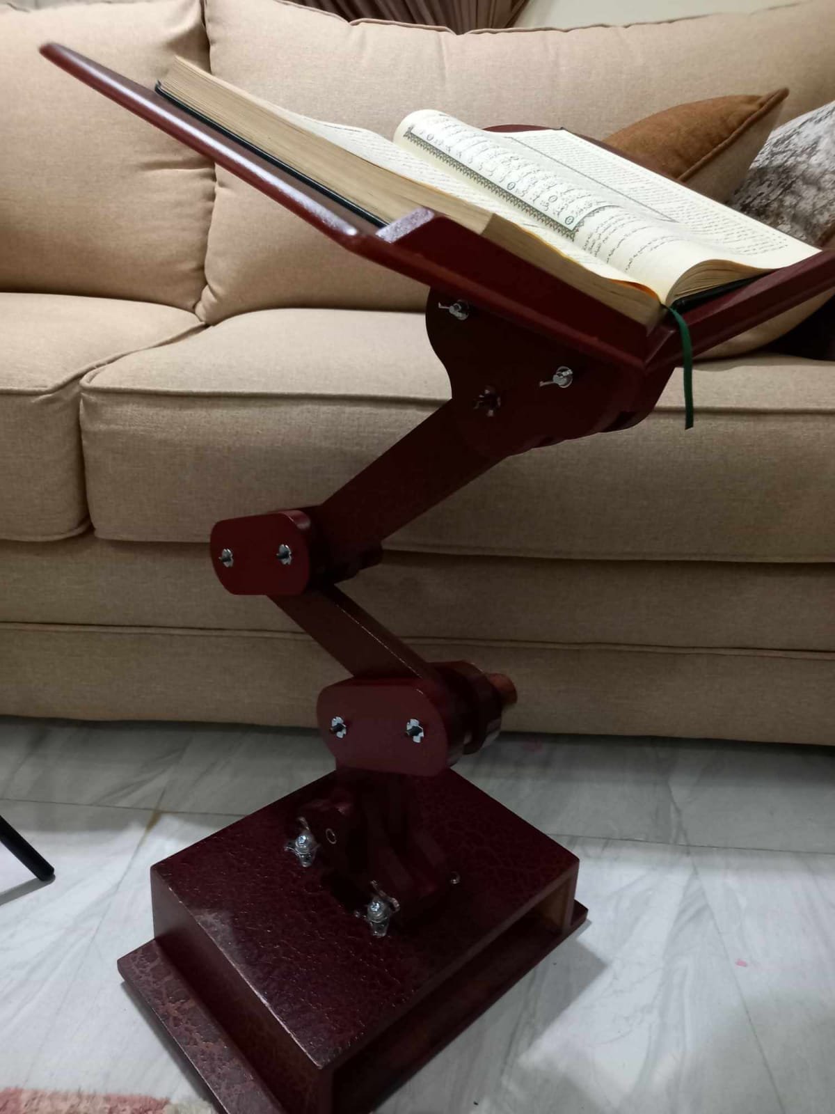 حامل المصحف الطبي