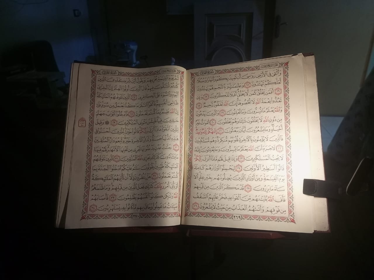 حامل مصحف طبي مع كشاف LED - الصورة 15